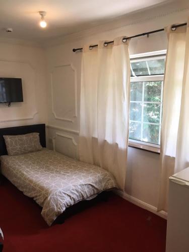 Super Cheap Rooms Run Away From Expensive Hotels — Hatfield