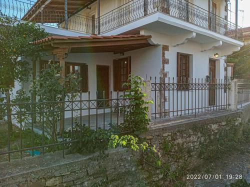 Archontiko Taxiarches Kymi Evia in Kymi, Greece