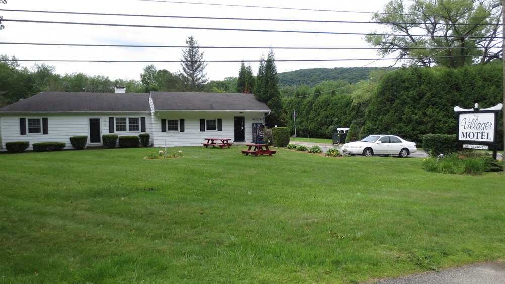 The Villager Motel - photo 2