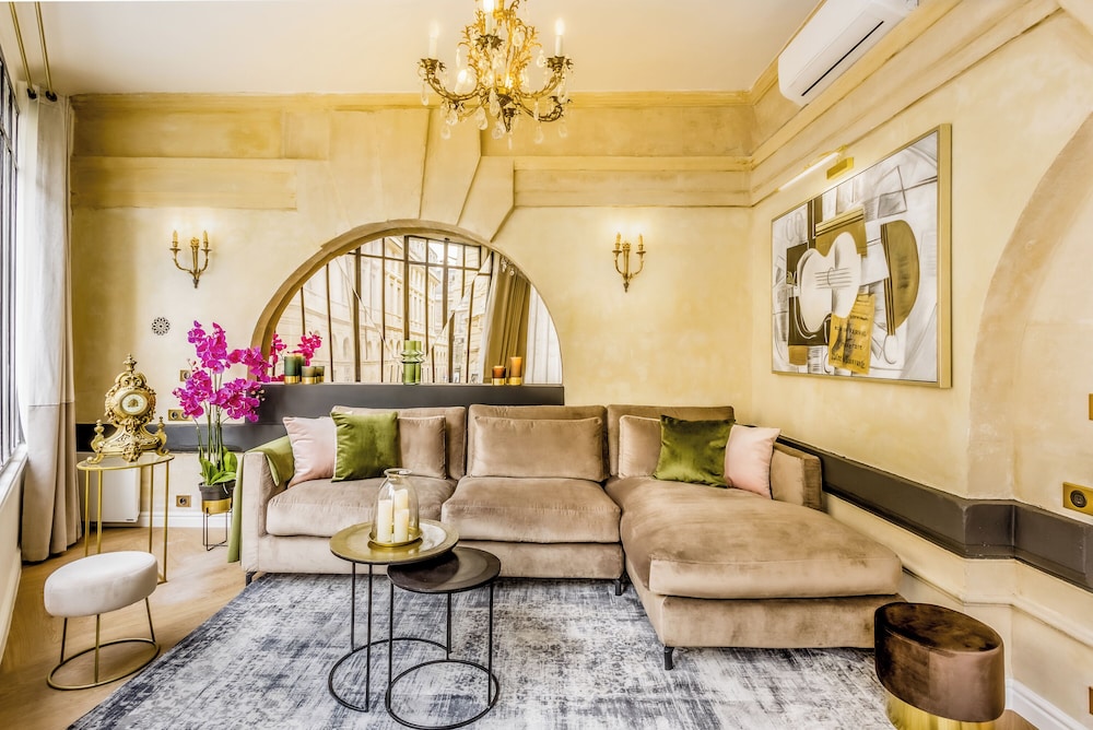 Luxury 6 Bedroom 5 bathroom Palace Apartment Louvre View — 4-Star Luxury Hotel in Paris, France