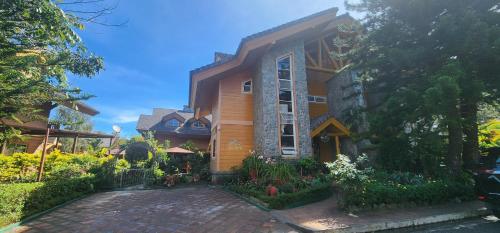 Forest Cabin Unit 23A — 4-Star Luxury Hotel in Baguio, Philippines