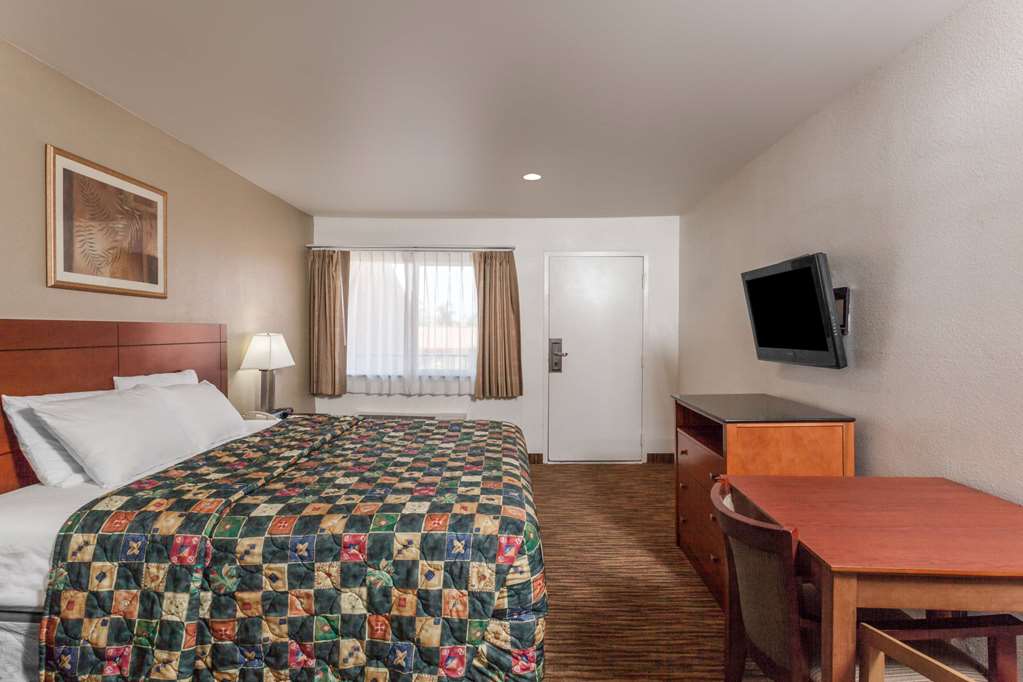 Travelodge by Wyndham Hemet CA - photo 7