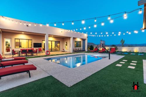 Peaceful Getaway to a New Custom Built Luxury Home — 4-Star Luxury Hotel in Rio Verde, United States