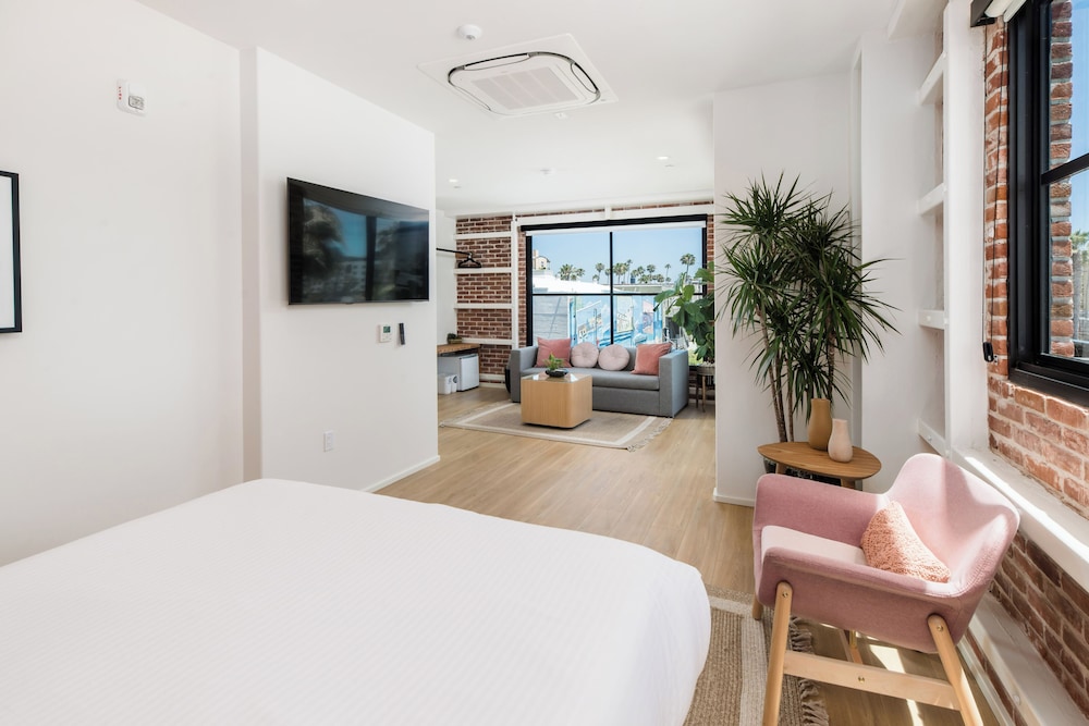 The Brick Hotel - photo 25