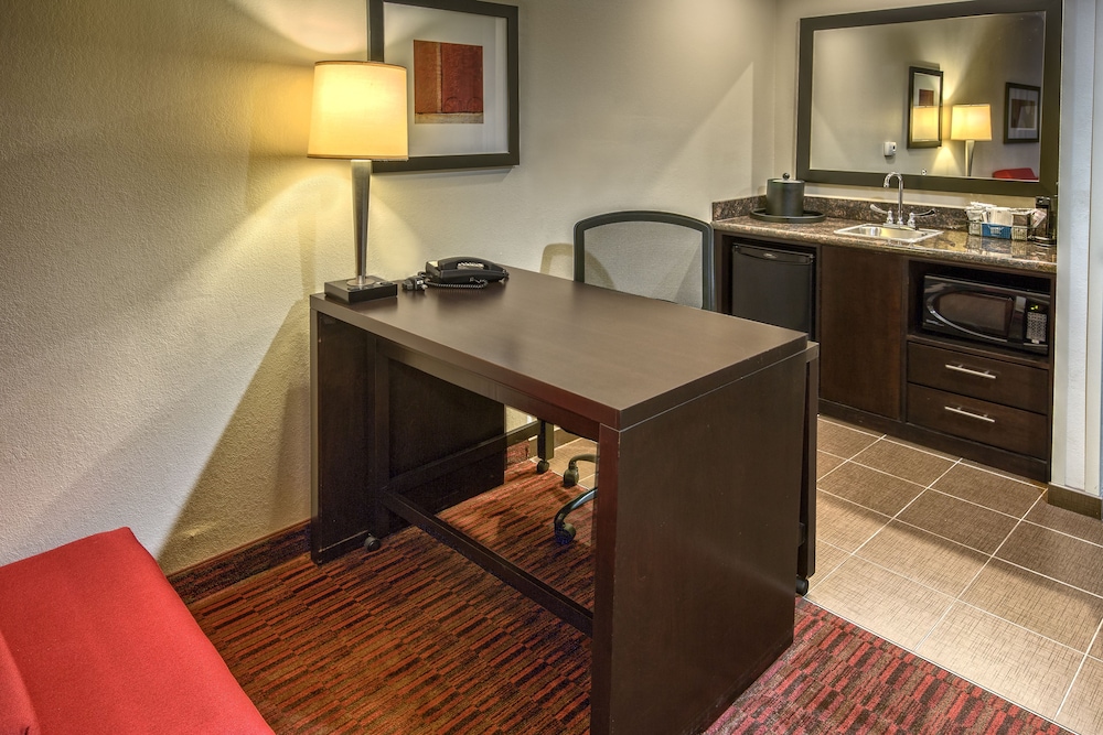Hampton Inn & Suites Lebanon - photo 10