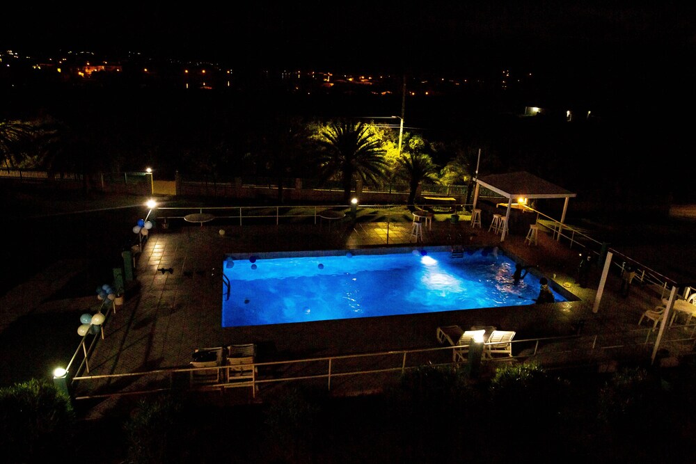 Royal Cove Hotel — Bolands