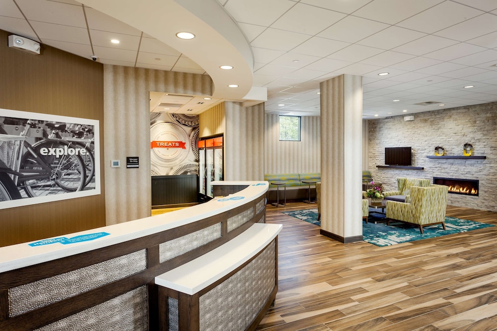 Hampton Inn & Suites by Hilton Seattle Northgate - photo 2