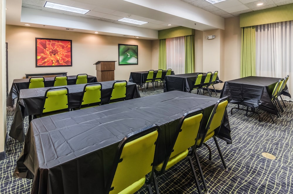 Holiday Inn Express & Suites Vinita by IHG - photo 38