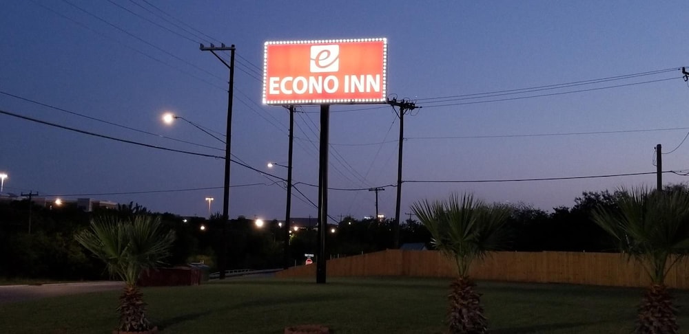 Econo Inn Lackland - photo 9