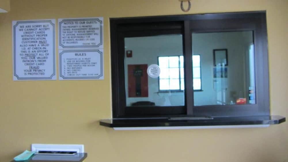 Palace Inn Greenspoint - photo 13