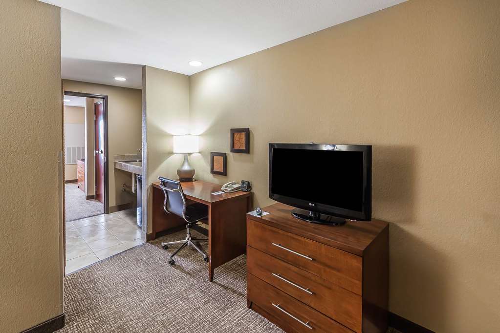 Comfort Suites Yukon SW Oklahoma City - photo 22