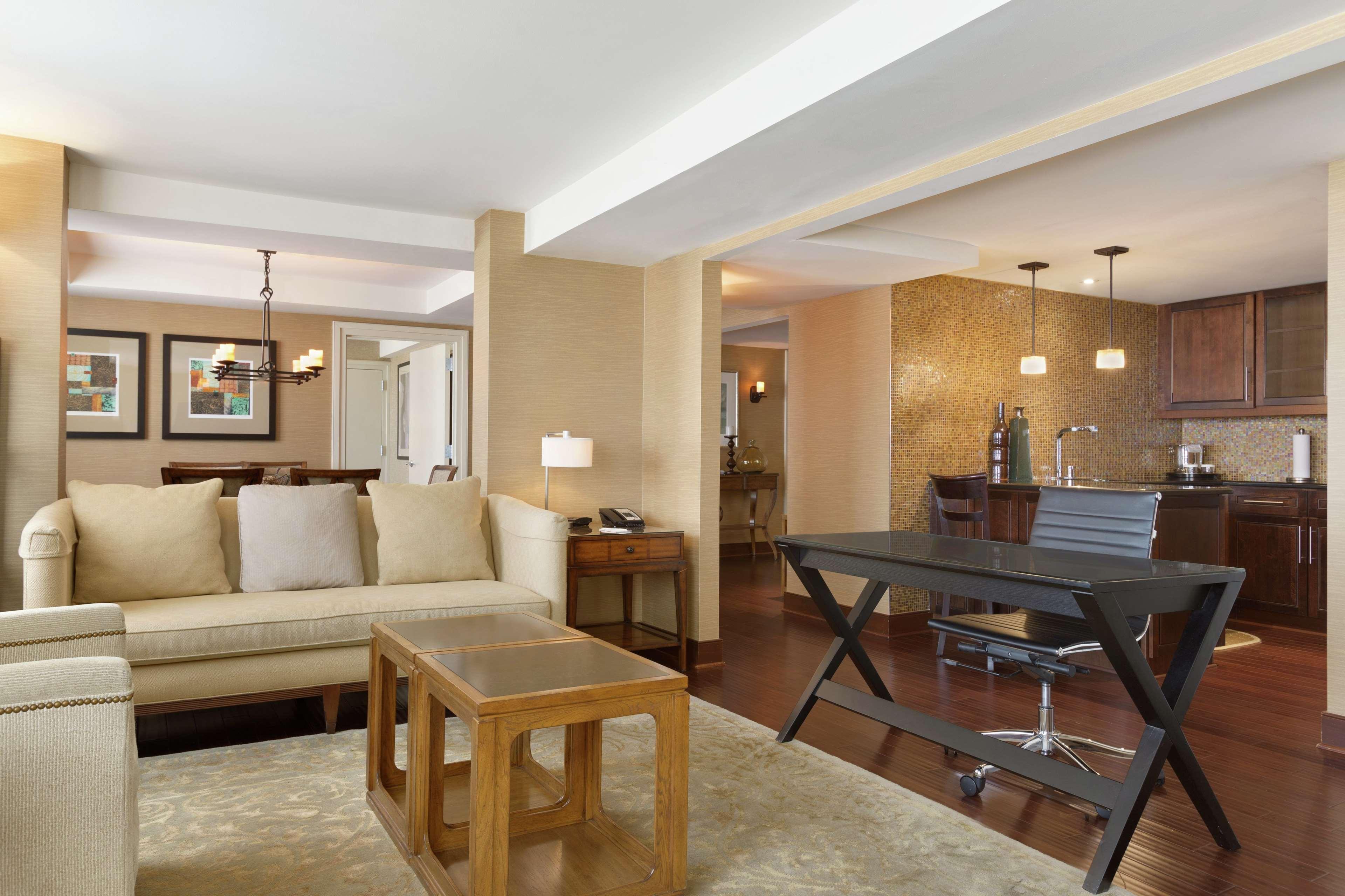 Embassy Suites by Hilton Baltimore Inner Harbor - photo 22