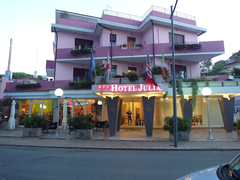 Hotel Julia - carbon neutral hotel in Comacchio