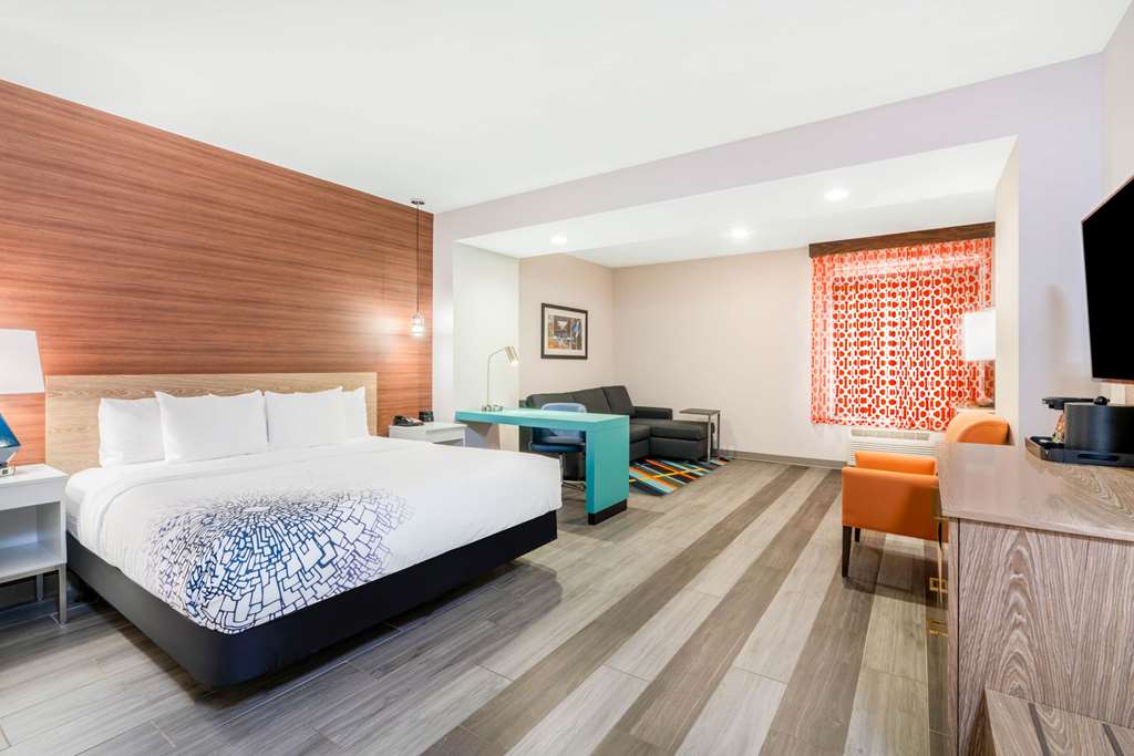 La Quinta Inn & Suites by Wyndham Oklahoma City Airport - photo 22