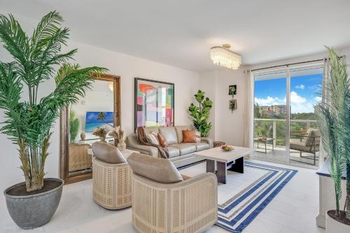 Lux 3BR City View Retreat in Hollywood 3rd Floor in Hollywood, United States