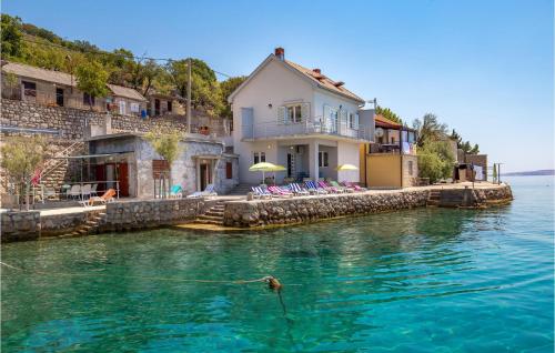 Nice Apartment In Lukovo Sugarje — 4-Star Luxury Hotel in Karlobag, Croatia