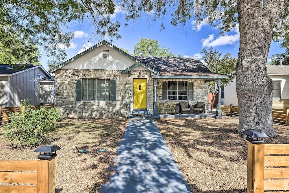 Cheerful City Gem w Game Room & Fire Pit in San Antonio, United States