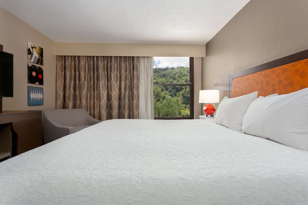 Hampton Inn Bristol - photo 9