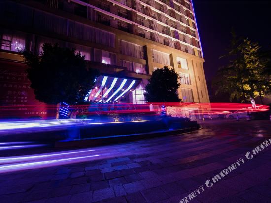 Phoenix Lake Tianquan Hotel — 4-Star Luxury Hotel in Chengdu, People's Republic of China
