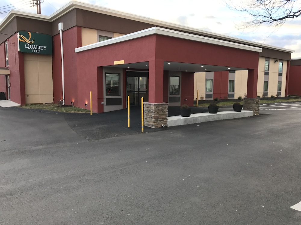 Quality Inn Near Pimlico Racetrack - photo 35