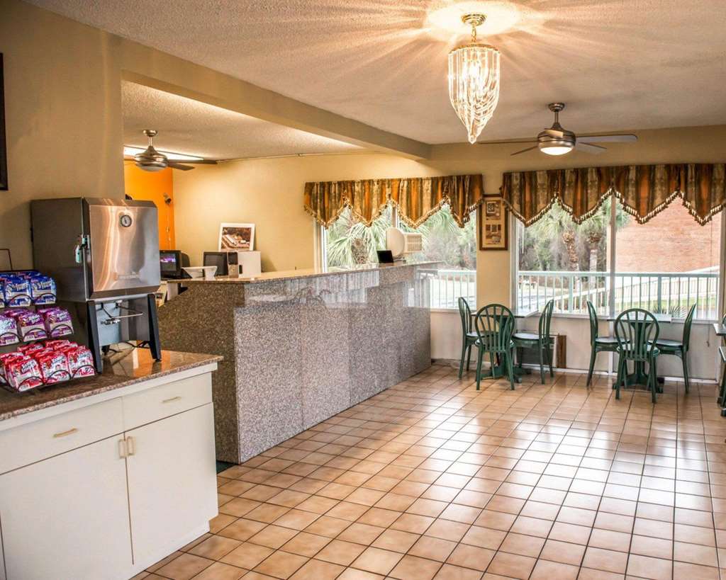 Econo Lodge Lake City North - photo 6