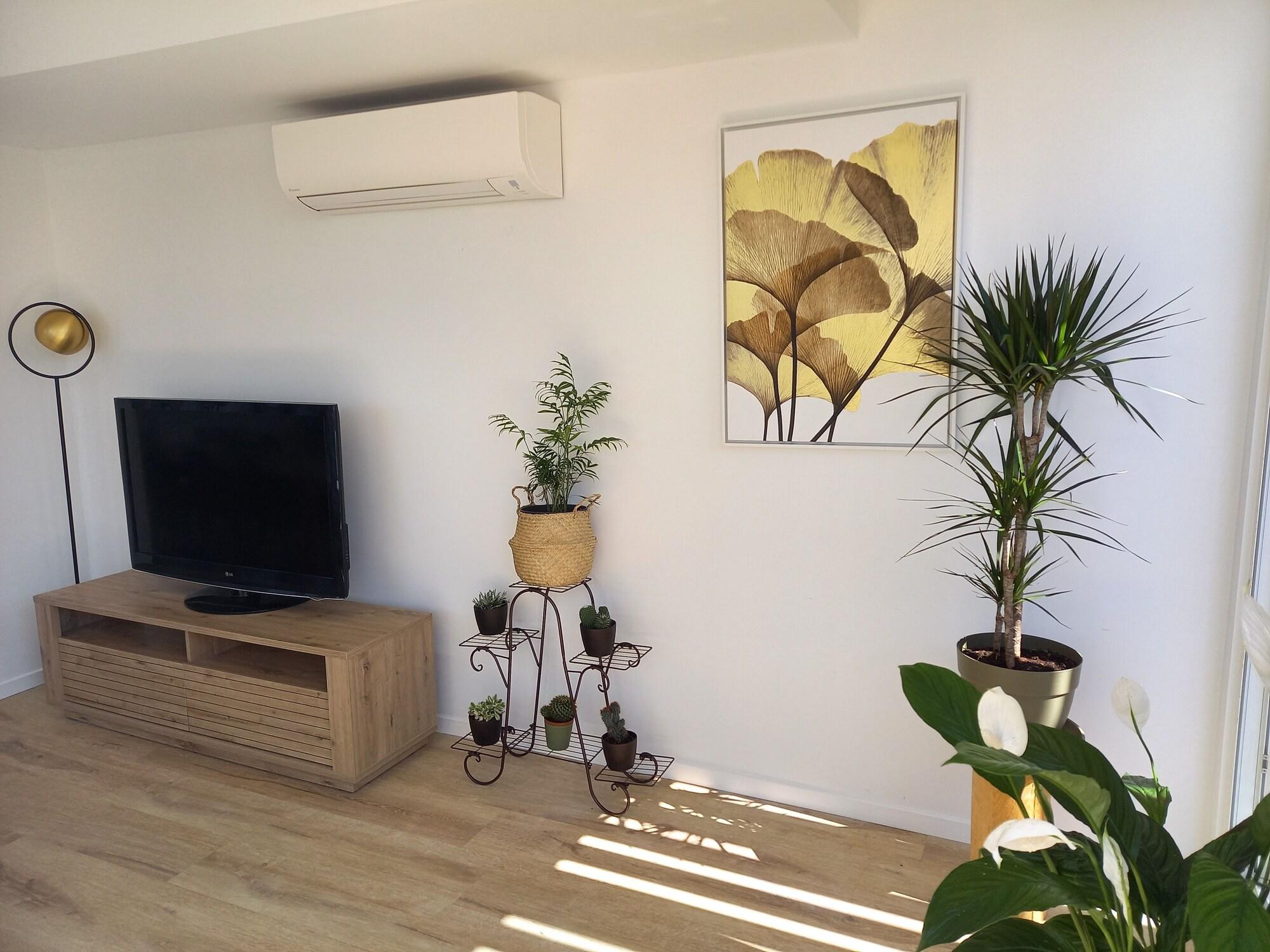 Appartement 100 M2 Terrasse Piscine — 4-Star Luxury Hotel in Gruissan, France