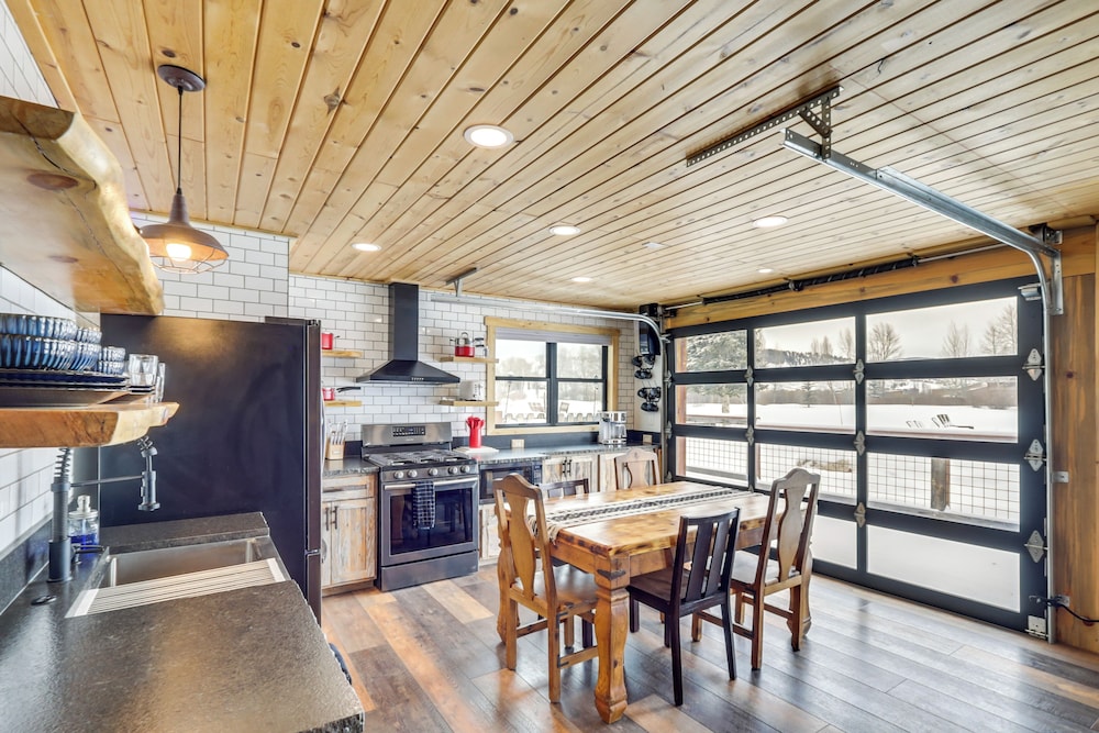 Modern Granby Retreat: Fish Hike & Relax in Granby, United States