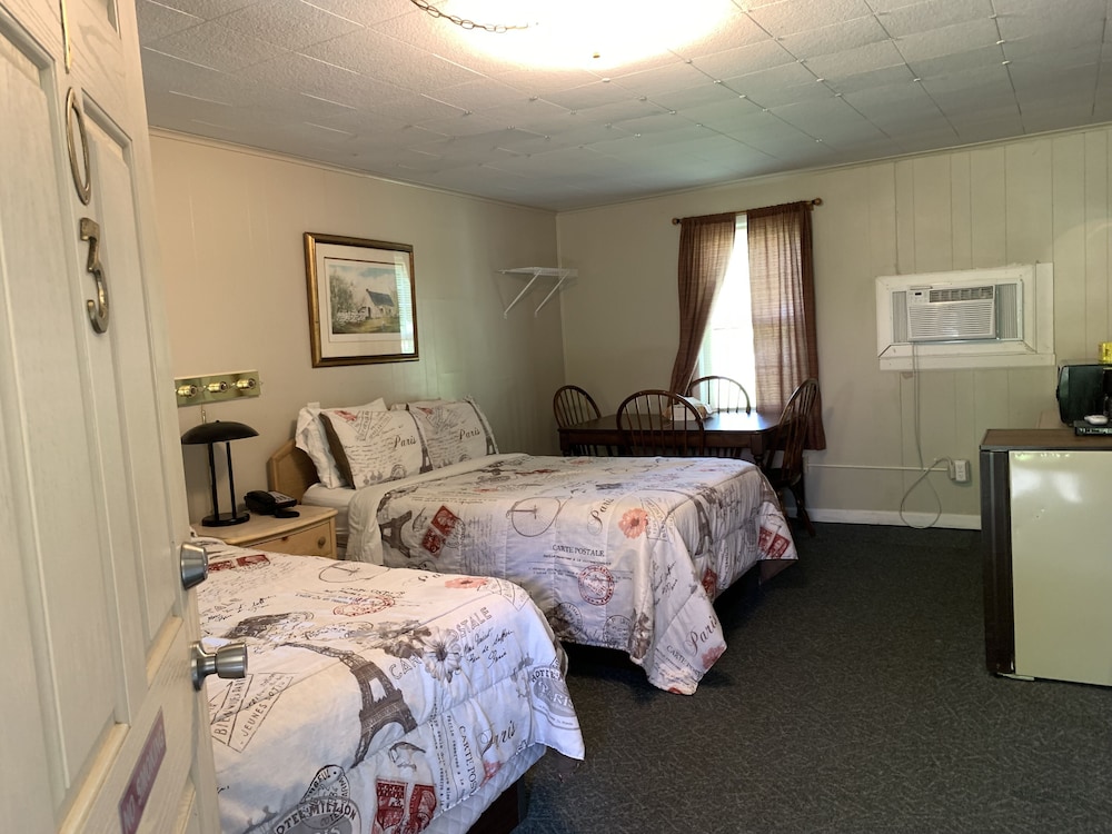 Phillips Historic Motel & Cottages - photo 41