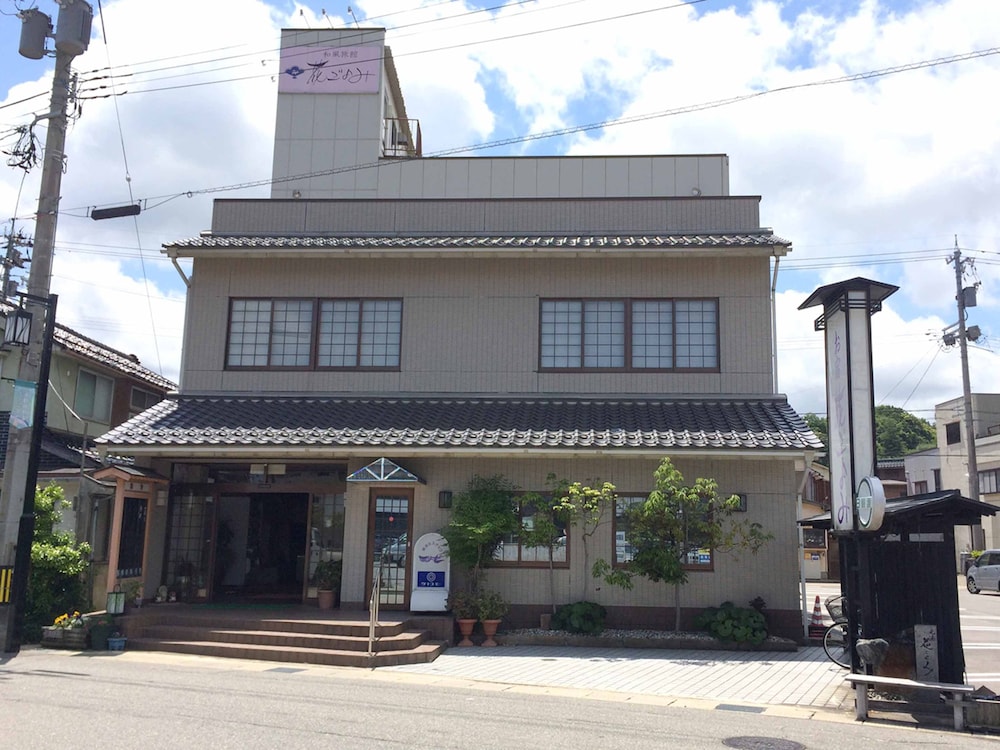 Hanagoyomi - carbon neutral hotel in Nanao