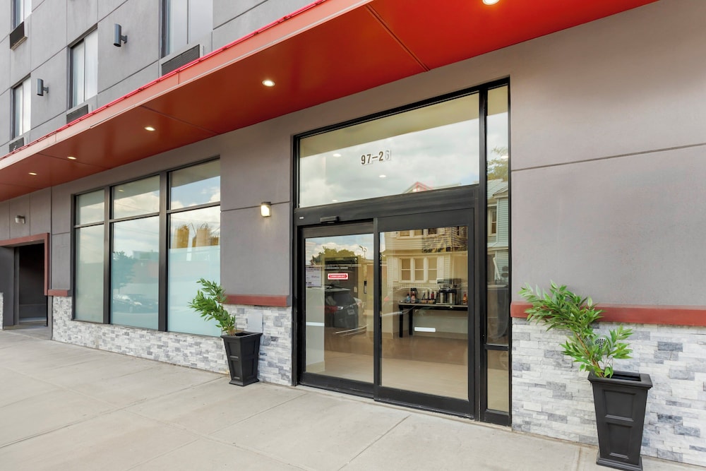 Red Roof Inn Plus Jamaica Ny Jfk Airport - photo 32