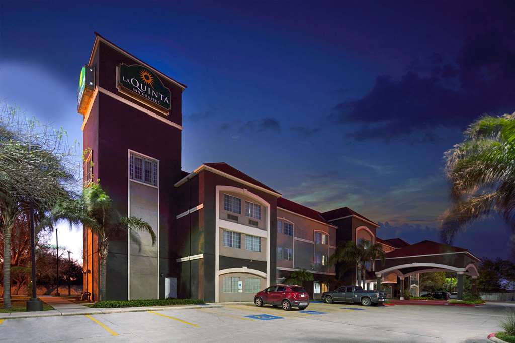 La Quinta Inn & Suites by Wyndham Brownsville North - photo 4