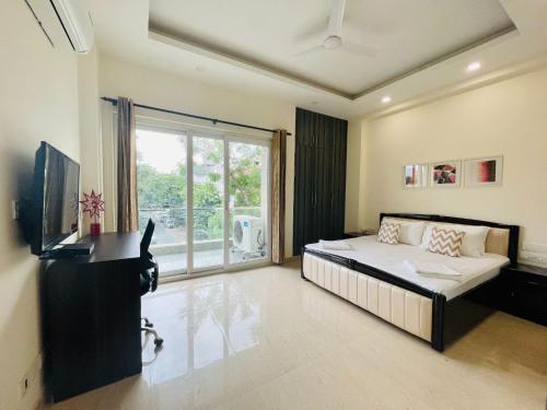 Bluo 1Bhk Dlf Cybercity Mg Road Balcony Lift