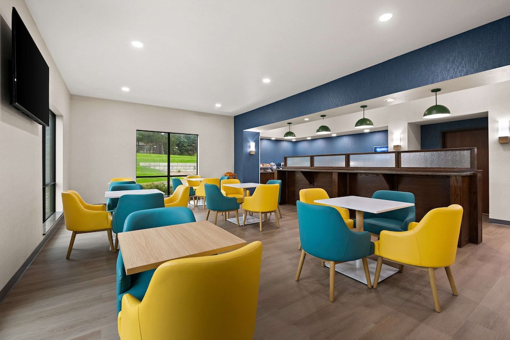 Comfort Suites Hudson I 94 - photo 24