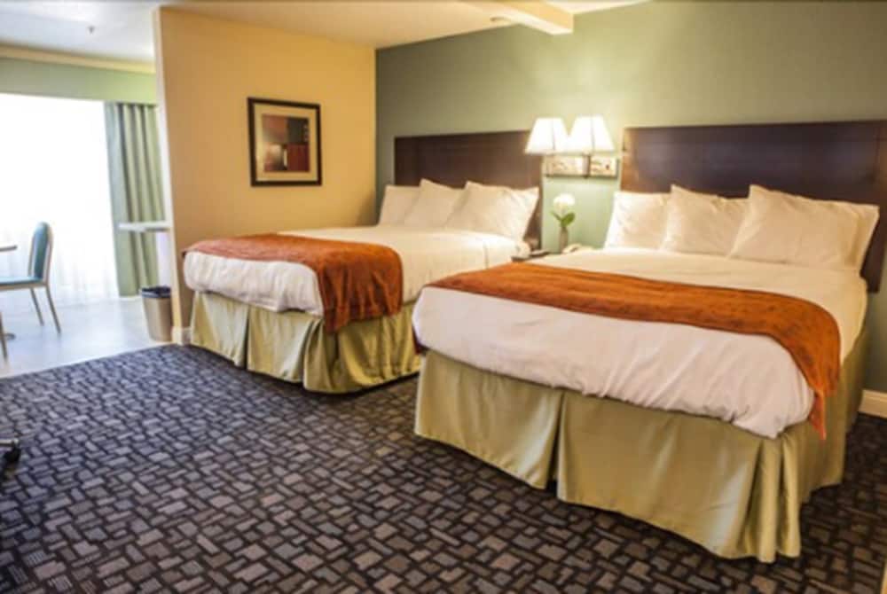 Marinwood Inn & Suites - photo 13