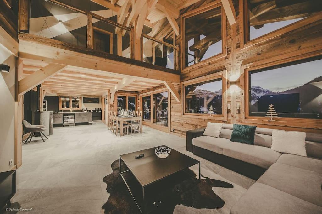 Chalet Familial Spacieux Le Spencer Grand Luxe Chatel — 5-Star Luxury Hotel in Chatel, France