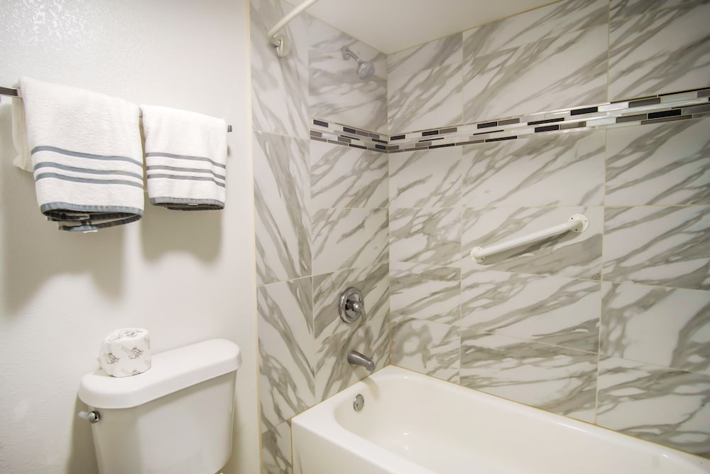 OYO Hotel Hutchinson West 4th Ave - photo 41