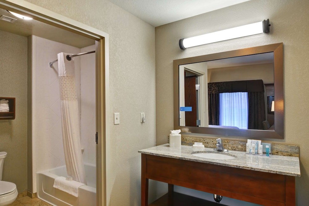 Hampton Inn and Suites New Hartford Utica - photo 25