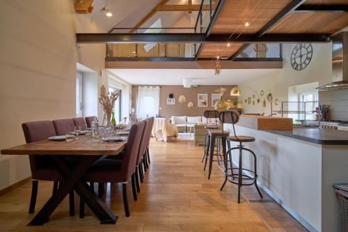 Corps de Ferme Idyllique En Bord de Rance - carbon neutral hotel in Unknown City