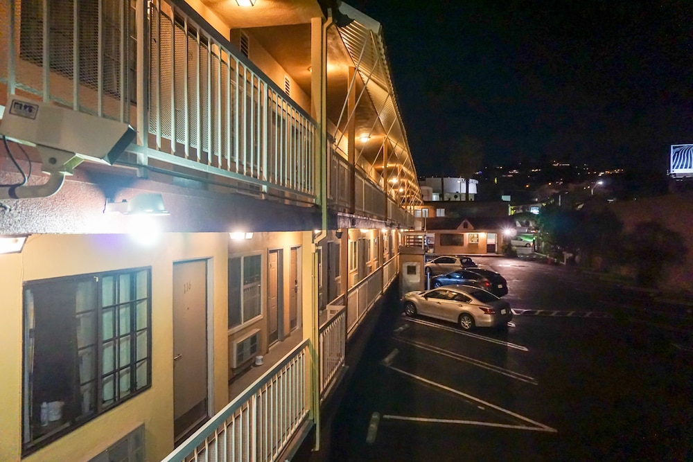 Hollywood La Brea Inn - photo 16