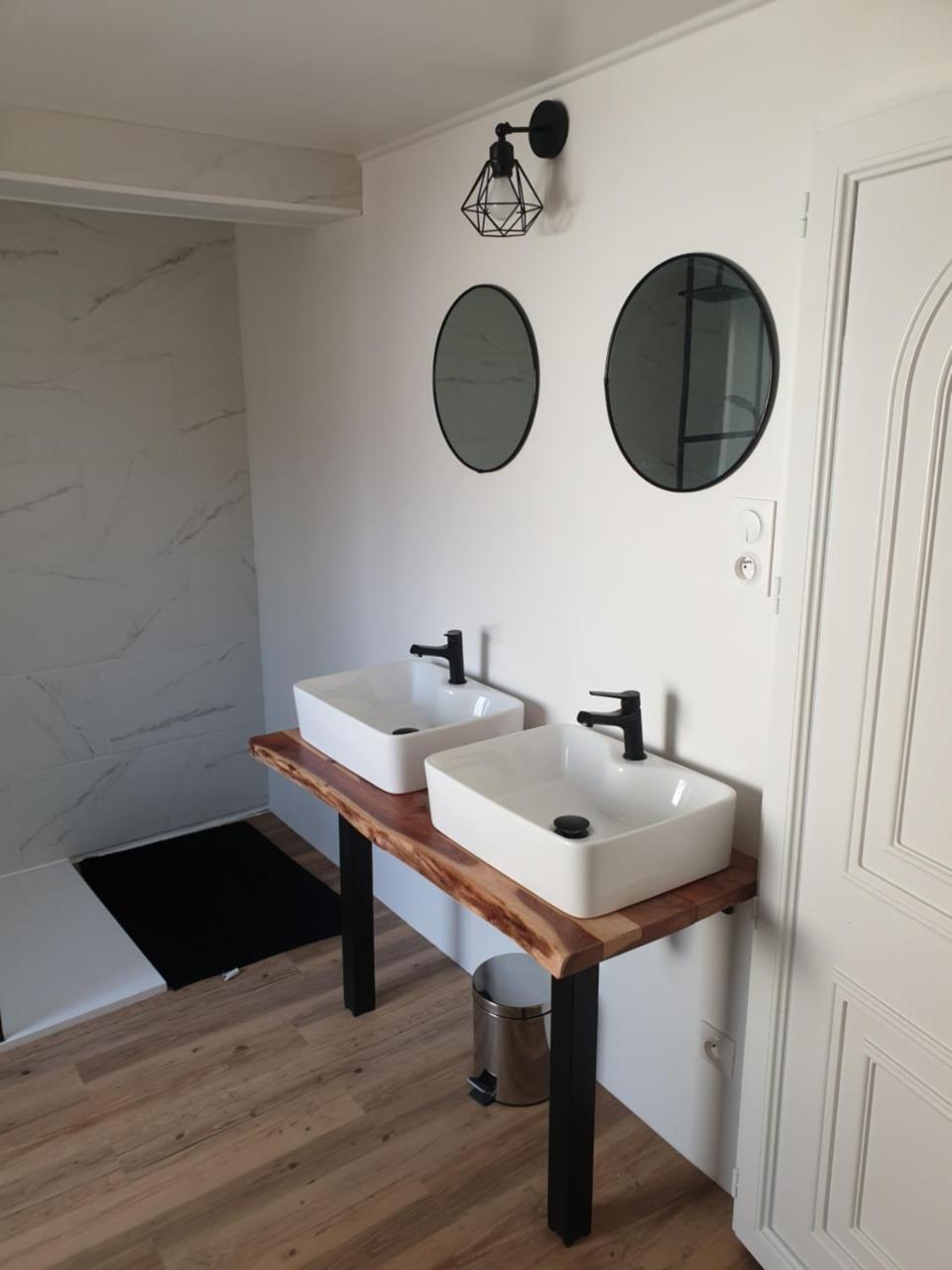Gite Chez Joelle — 4-Star Luxury Hotel in Les Riceys, France