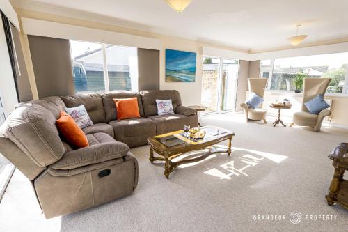 Heathside Retreat by Grandeur Property — hotel in Ferndown