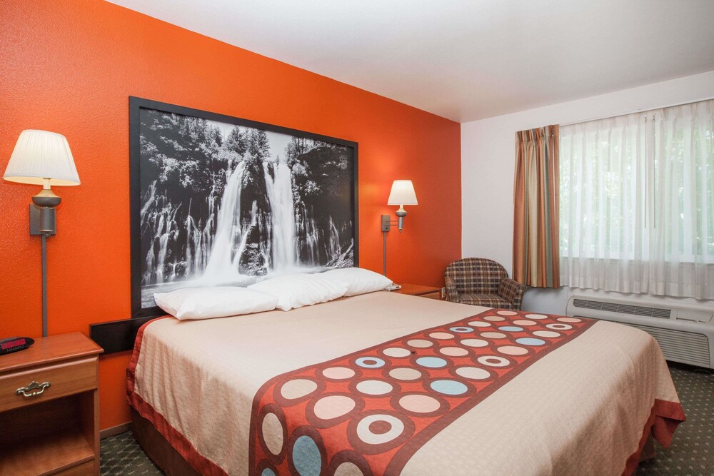Super 8 by Wyndham Cloverdale Wine Country - photo 6