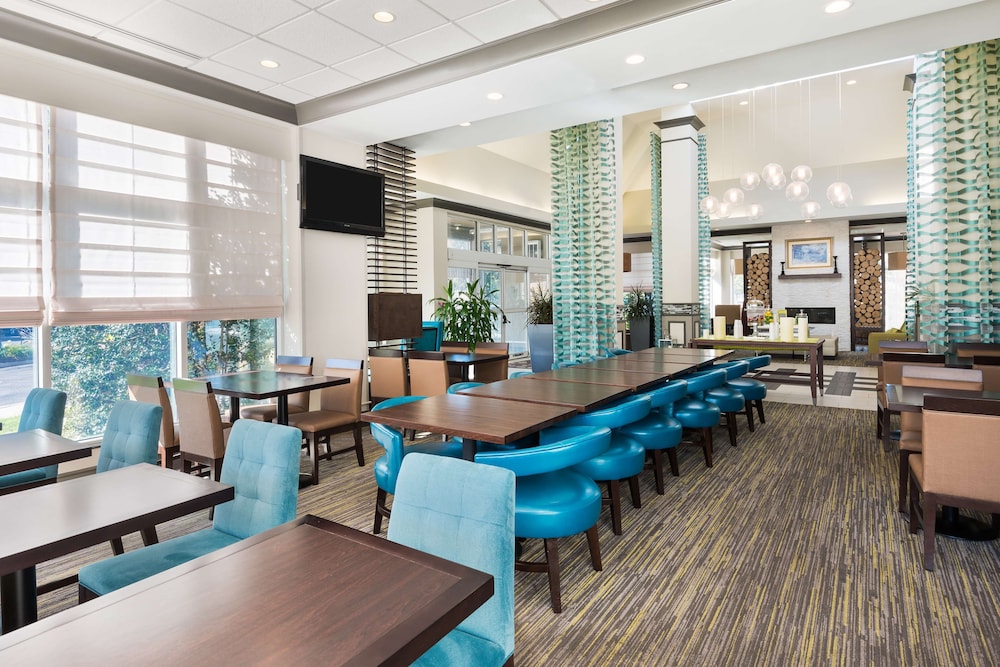 Hilton Garden Inn Westbury - photo 28