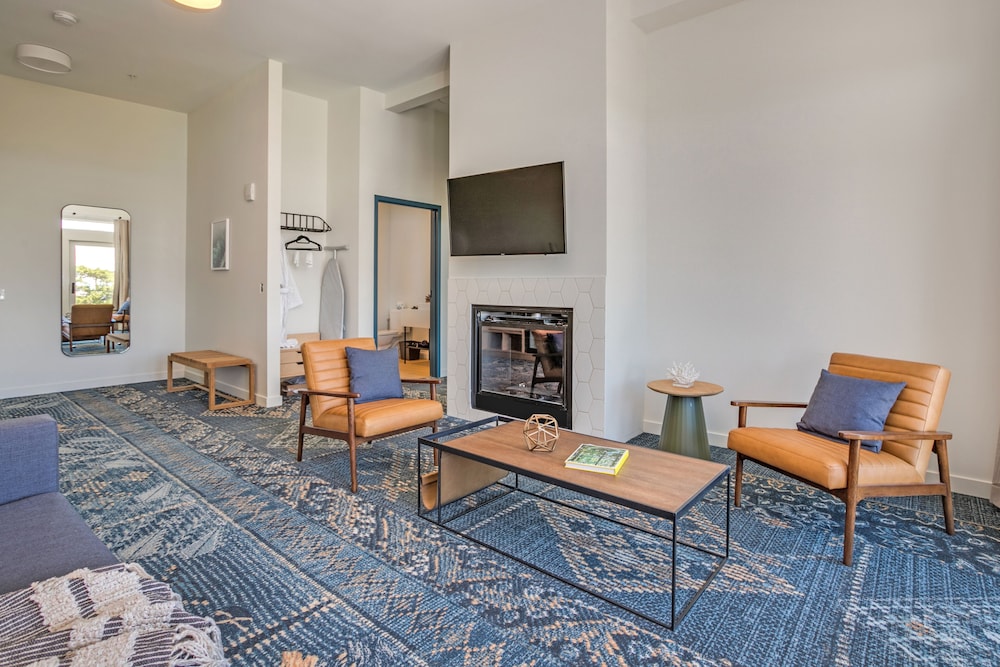 SaltLine Hotel - photo 23