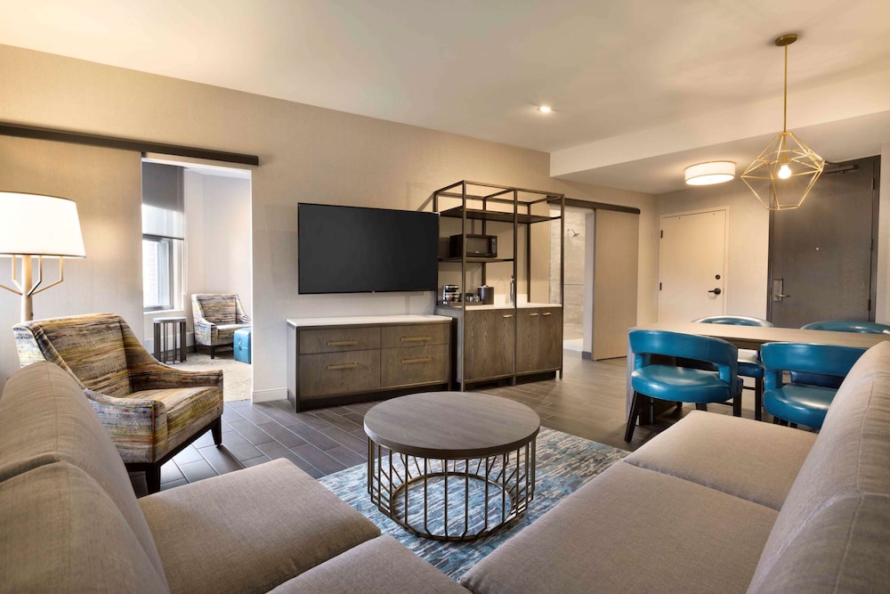 Embassy Suites by Hilton Minneapolis Downtown - photo 2