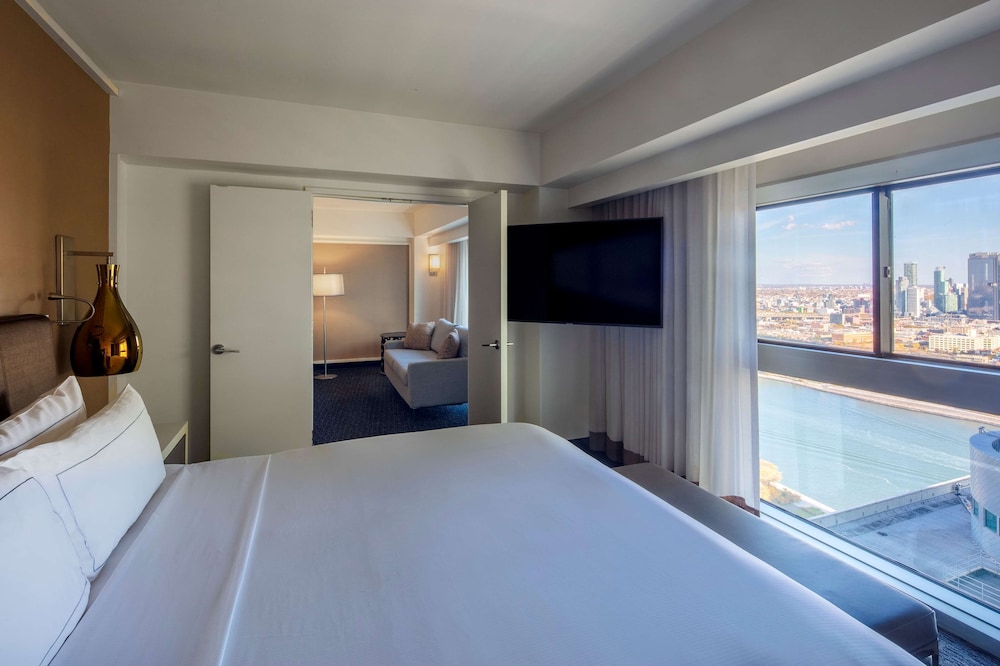 Millennium Hilton New York One UN Plaza - photo 18