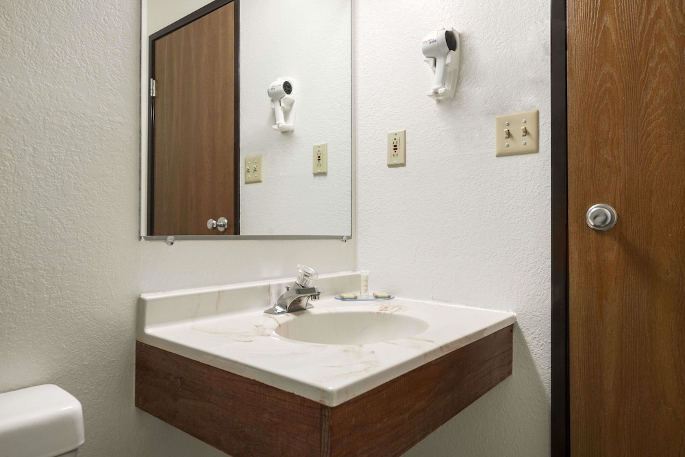 Super 8 by Wyndham Brookville - photo 23