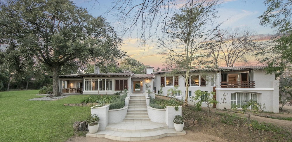 Amberhall Guesthouse — 4-Star Luxury Hotel in Randburg, South Africa