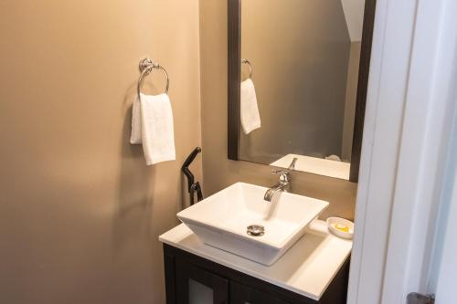 The East Island Reserve Hotel - photo 41