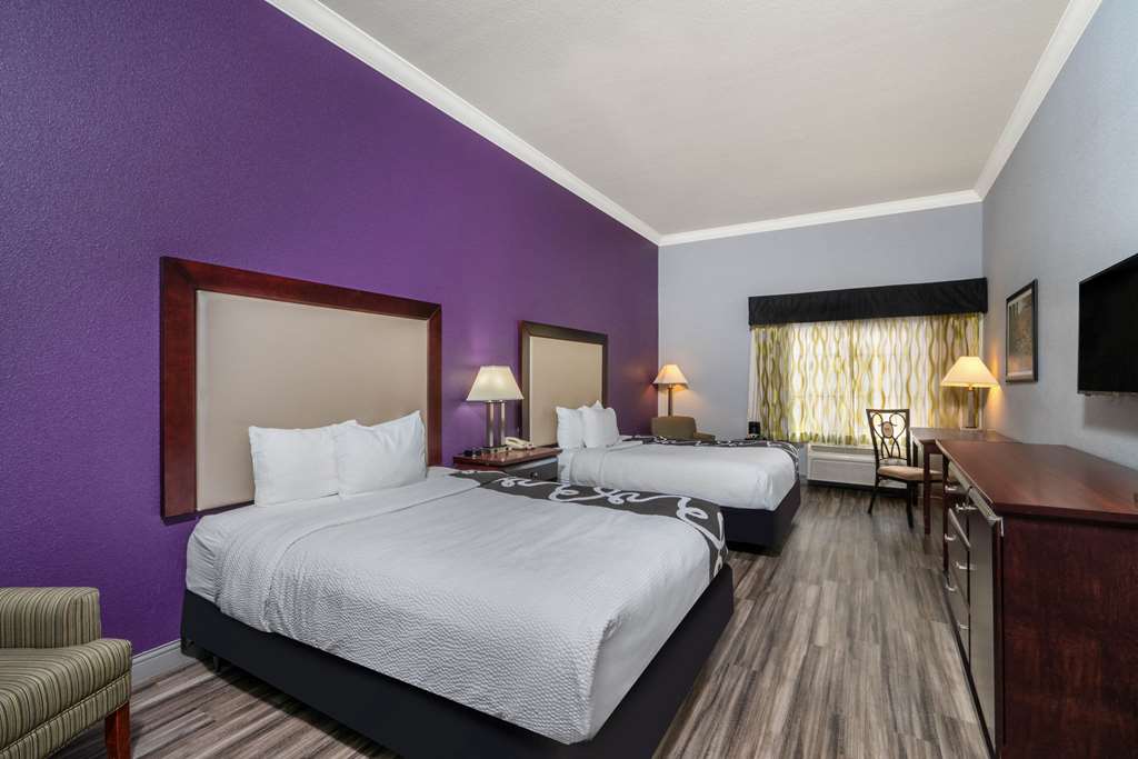 La Quinta Inn & Suites by Wyndham Loveland Estes Park - photo 8